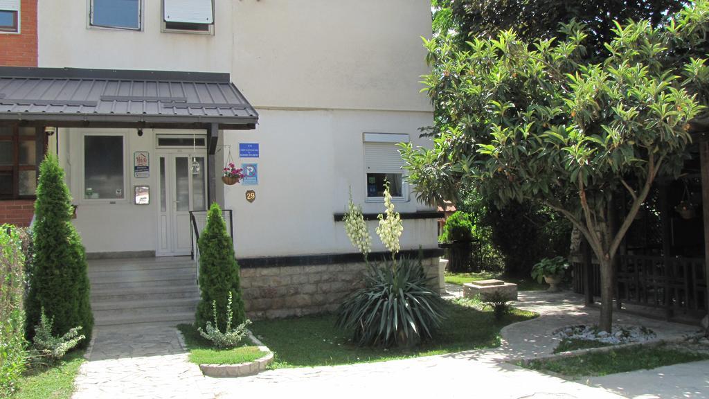 The House Apartments & Guest Rooms Охрид Экстерьер фото